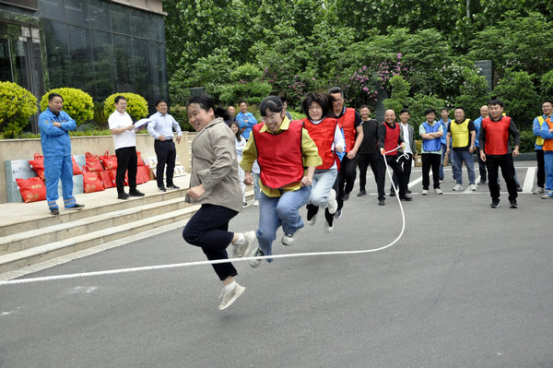 康宁特公司举办“迎五一·展风采”趣味运动会(1)488.png