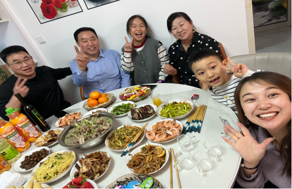 晒出你的全家福,分享我们的年味!202.png