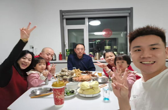 晒出你的全家福,分享我们的年味!213.png