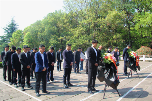 20260404清明祭英烈,海螺新材各单位缅怀革命先烈 汲取奋进力量(1)225.png
