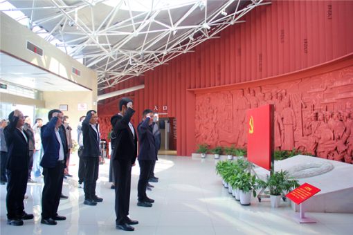 20260404清明祭英烈,海螺新材各单位缅怀革命先烈 汲取奋进力量(1)227.png